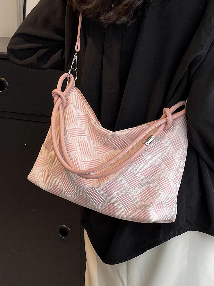 Летняя женская сумка через плечо, корейские модные сумки-мессенджеры для поездок на работу, простые повседневные мягкие сумки из искусственной кожи, новинка 2023 года. Изображение 2